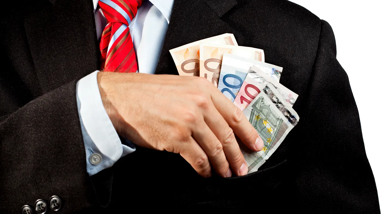 Consilier ANAF, trimis în judecată după ce a luat mită de la administratorul unei firme