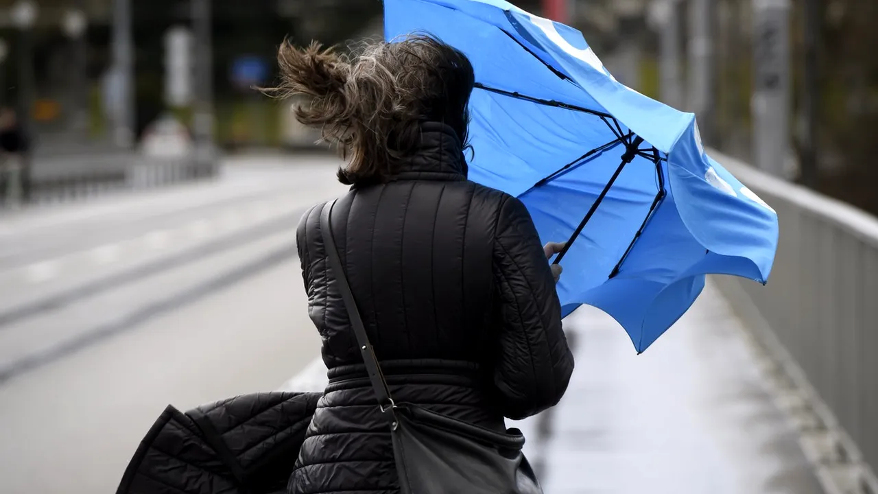 Avertizare METEO. Cod galben de vânt puternic începând de marţi în 9 judeţe